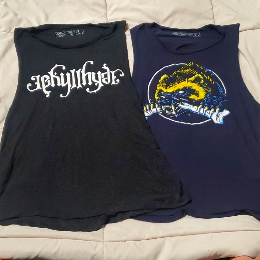 Pair of jyklehyde workout tanks sz L